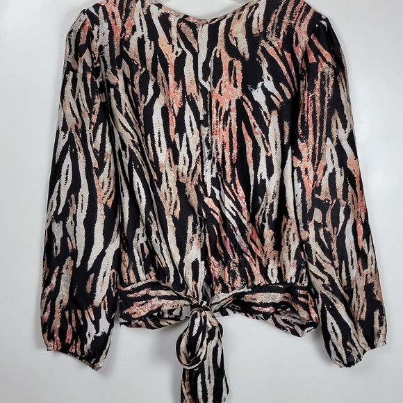 KAii Animal Print Deep V Neck Puffy Shoulder Drape Faux Wrap Top, EUC, sz Large - Picture 6 of 9